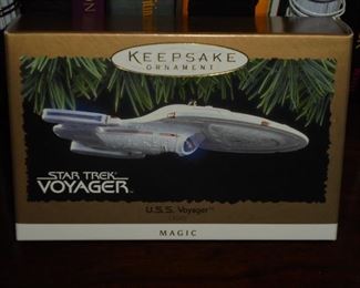 Keepsake Ornament Star Trek The Next Generation:  USS Voyager  1996