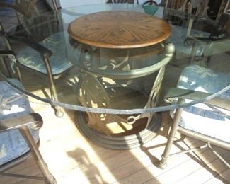 Round 1" thick plate glass table w/fish base