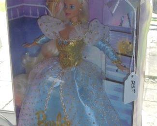 NIB Barbie Cinderella collectible edition  1992  