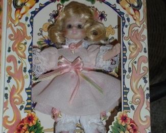 Marie Osmond fine porcelain mother day doll in original box by Knickerbocker  Limited edition 1993
