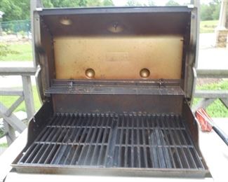 Weber gas grill w/cover