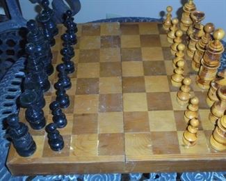Wood chess box w/pieces