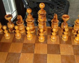 Wood chess box w/pieces