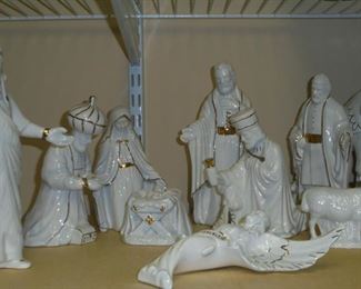 White ceramic Christmas manger scene ( w/o manger) 