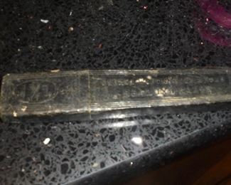 Antique George Stenholm & Sons straight razor in original case ( 1 side broken)