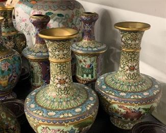 background: pair of Chinese urn vases 20th century lappet design rim