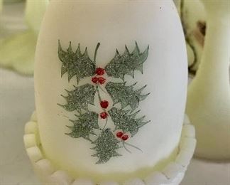 Fenton Custard Glass Fairy Lamp Hand Painted Holly Berry Christmas Sparkle Signed