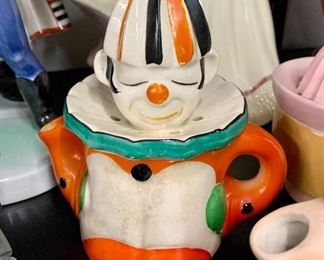 medium clown juicer reamer pitcher 