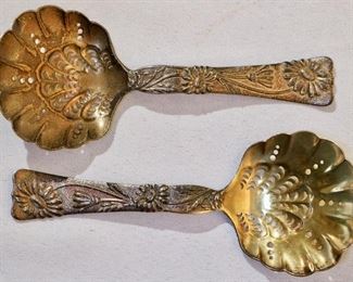 Pair Tiffany & Co. Vine Multi Motif Small sugar shaker