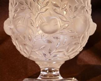 Lalique Elizabeth Pattern Sparrow Vase