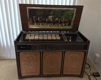Rock-ola Integrated Circuit Solid State Stereophonic Music System Model 456.&nbsp;Phonograph Console Juke Box.