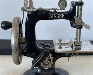 1920 Singer Hand Crank Machine