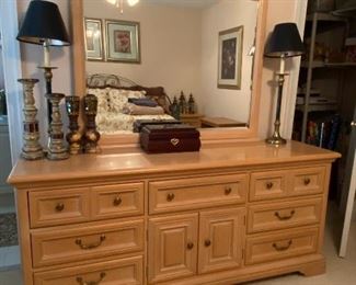 Stanley dresser with mirror