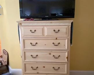 Stanley chest of drawers