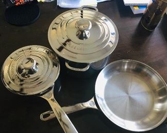Le creuset pan set