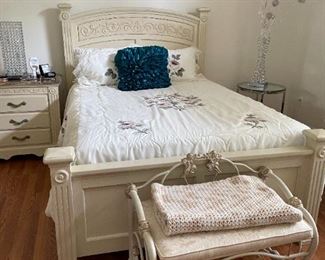 . . . . I love this bedroom set -- notice bed bench with throw