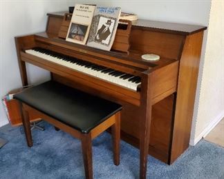 Kincaid Console piano