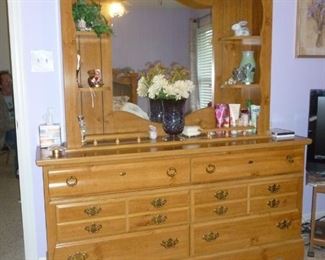 Dresser & Hutch