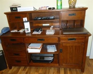 Nice computer desk with top hutch