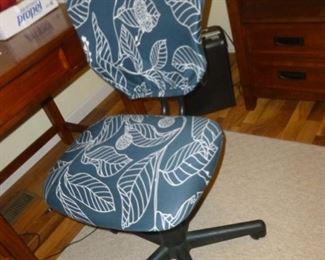 Desk chair..covered..watch for pic of it uncovered..it's nice