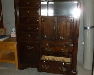 Clothes cabinet/secretary