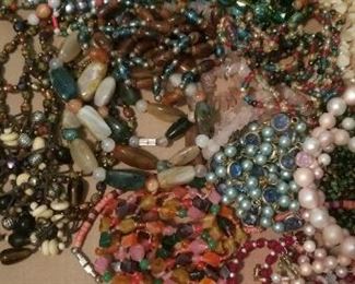 costume jewelry some by piece also bags