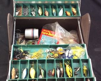 KENNEDY TACKLE BOX FULL OF LURES