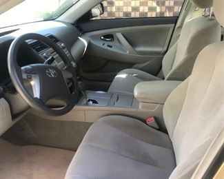 2010 TOYOTA CAMRY $7000 , 78k miles rear panel passenger side scratch and passenger side mirror replaced with wrong color