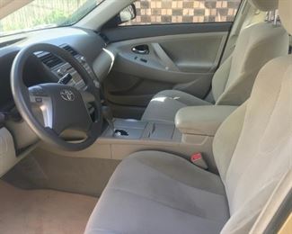 2010 TOYOTA CAMRY $7000 , 78k miles rear panel passenger side scratch and passenger side mirror replaced with wrong color