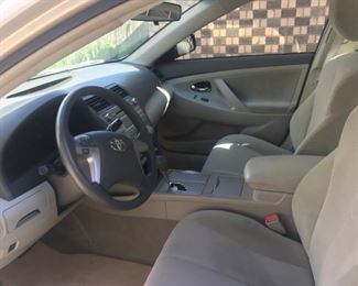 2010 TOYOTA CAMRY $7000 , 78k miles rear panel passenger side scratch and passenger side mirror replaced with wrong color