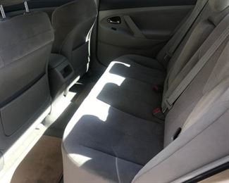 2010 TOYOTA CAMRY $7000 , 78k miles rear panel passenger side scratch and passenger side mirror replaced with wrong color