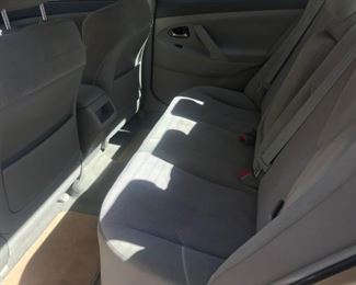 2010 TOYOTA CAMRY $7000 , 78k miles rear panel passenger side scratch and passenger side mirror replaced with wrong color