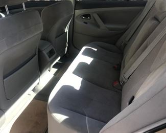 2010 TOYOTA CAMRY $7000 , 78k miles rear panel passenger side scratch and passenger side mirror replaced with wrong color