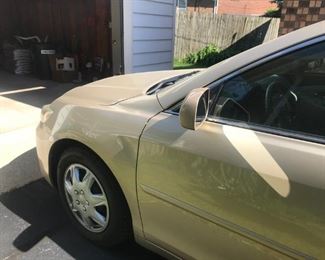 2010 TOYOTA CAMRY $7000 , 78k miles rear panel passenger side scratch and passenger side mirror replaced with wrong color