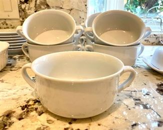 $48 - Williams-Sonoma bowls (set of 8) w/ Williams-Sonoma plates (set of 8)