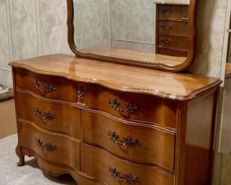 CHERRY Dresser with Mirror