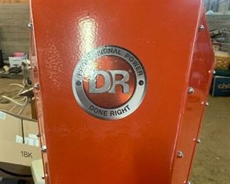 DR 3 point hitch self feeding chipper NEWER