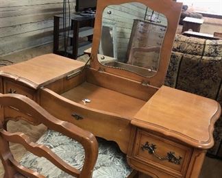 CHERRY VANITY WITH LIFT UP TOP