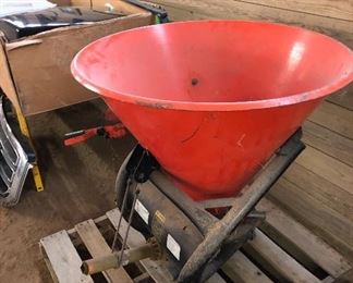 BEFCO FERTILIZER SPREADER