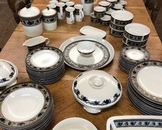 MIKASA ARABELLA SET OF DISHES