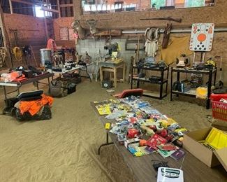 Hunting Clothing, Deer mounts including in setting up of this tool corner