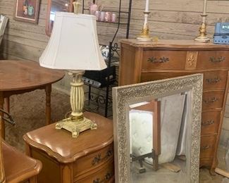 Dressers, Mirrors & Lamps!