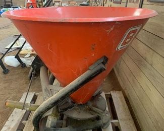 BEFCO FERTILIZER SPREADER