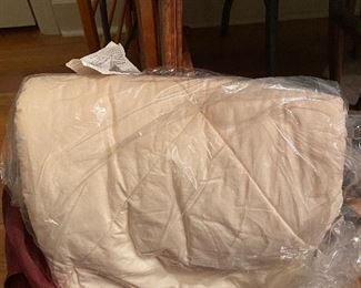 Nikken Twin Size Comforter