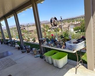 Full patio with decor