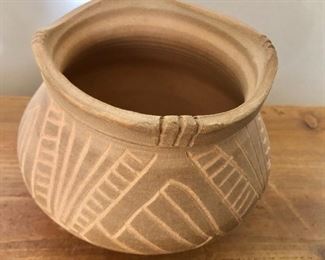 $45 "Dave Huebner "signed  studio pottery bowl Prehistoric Indian Village,  South Dakota.  5.75" H, 6.25" diam. 