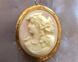 $130 14K Gold Cameo  1.5"  H 1" W 