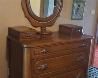 Cherry 5 drawer chest of drawers with swivel mirror