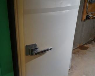 1950's Working Hotpoint fridge/Freezer. This is super cool and a must-see