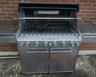 Weber Summit propane grill used twice and super clean, Was purchased 2100.00 new